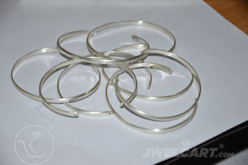 Unisex Kadaa Bangle in Sliver Adjustable Closure
