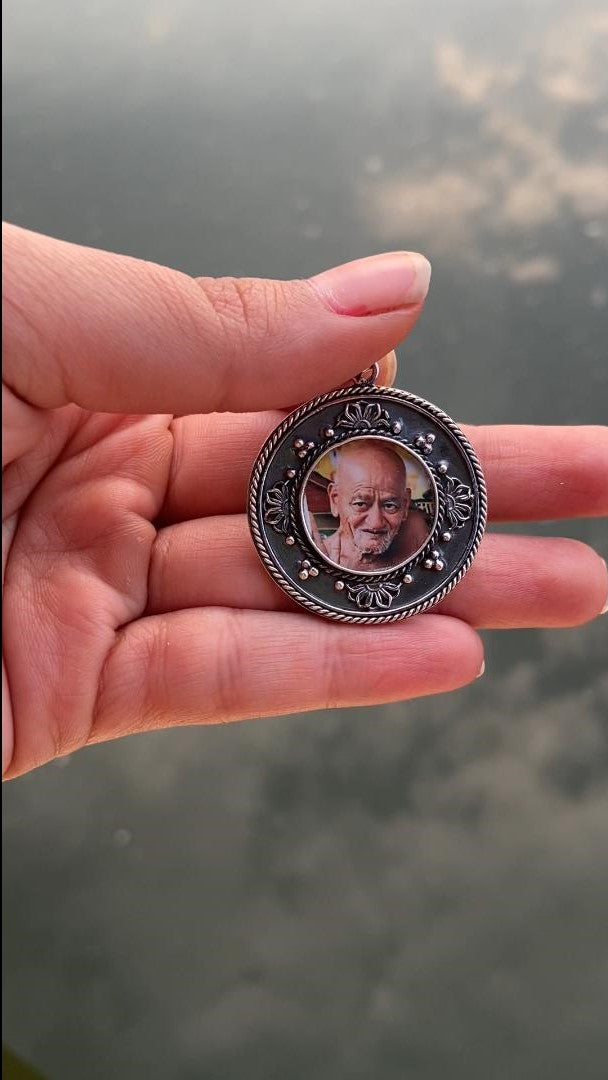 Customized Silver Photo Pendant of Vidyanagar ji Maharaj and Mahaveer Bhagwan