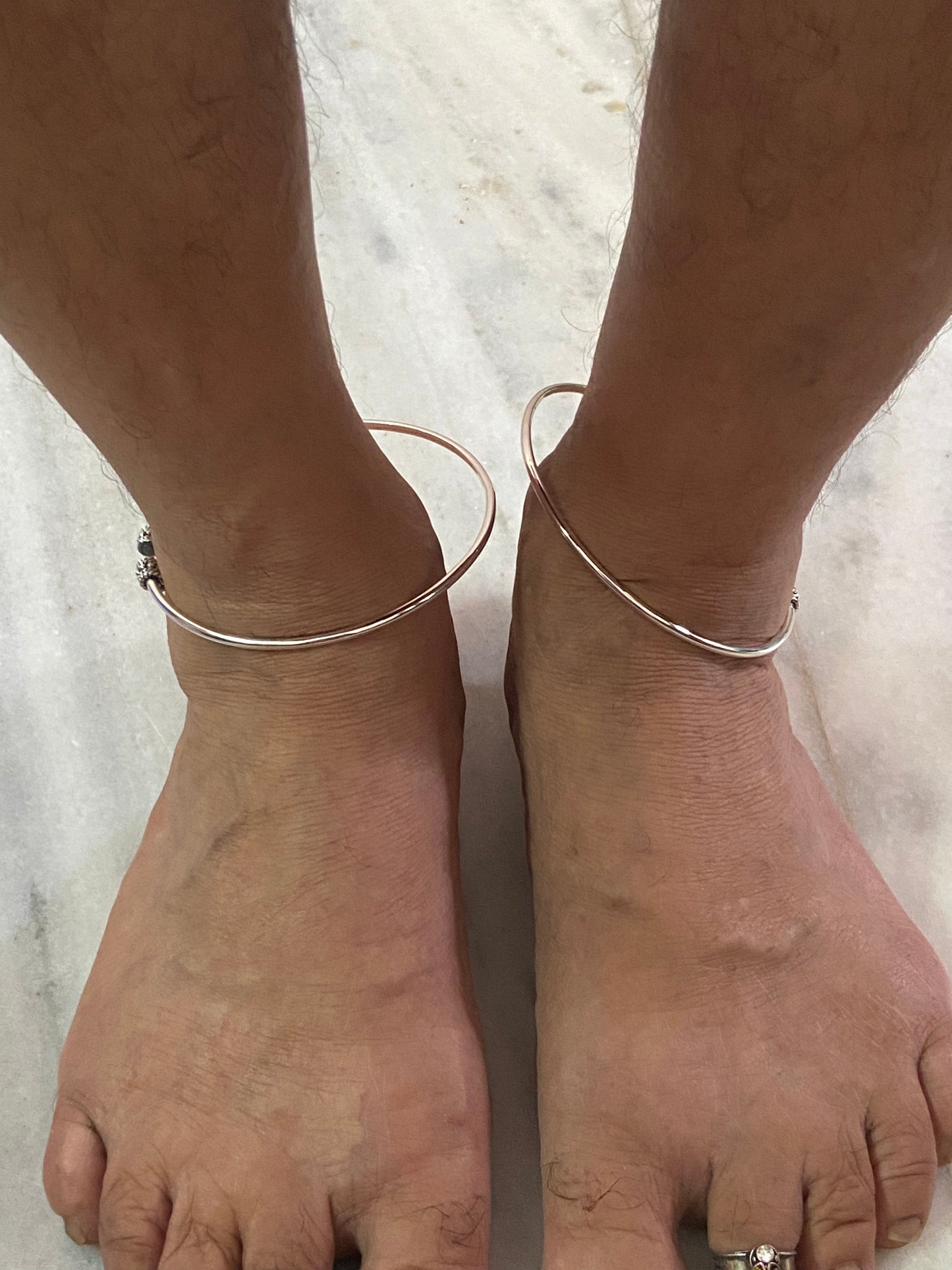 Its circular form and solid construction create a statement look that instantly enhances any outfit, making it an ideal accessory for women who appreciate authentic handmade jewelry.
The anklet features a classic tribal-inspired design that draws inspiration from traditional ornaments worn by nomadic communities across Rajasthan and other parts of India.