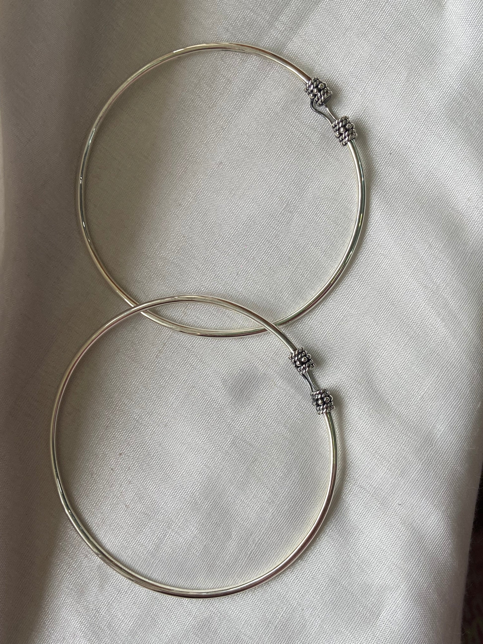 For women who appreciate handmade silver jewelry, this Banjara Style Anklet offers the perfect balance of tradition and style. The bold kada design creates a strong visual statement, while the premium sterling silver finish adds sophistication and refinement. Its artistic appeal makes it ideal for collectors of ethnic jewelry, lovers of artisan craftsmanship, and anyone seeking a distinctive silver anklet with cultural significance.