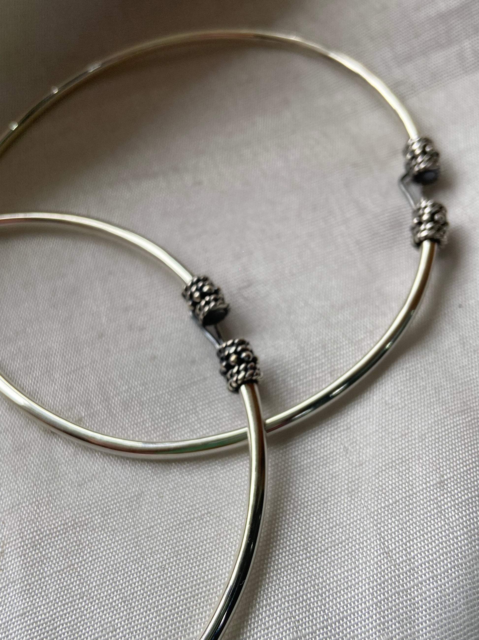 Its authentic tribal influence creates a unique blend of rustic charm and contemporary sophistication, making it suitable for women of all ages.

Made from high-quality 925 sterling silver, this anklet offers exceptional durability and lasting shine. The premium silver material is carefully selected to ensure long-term wear and value. Its solid construction gives it a luxurious feel while maintaining the elegance expected from fine silver jewelry.