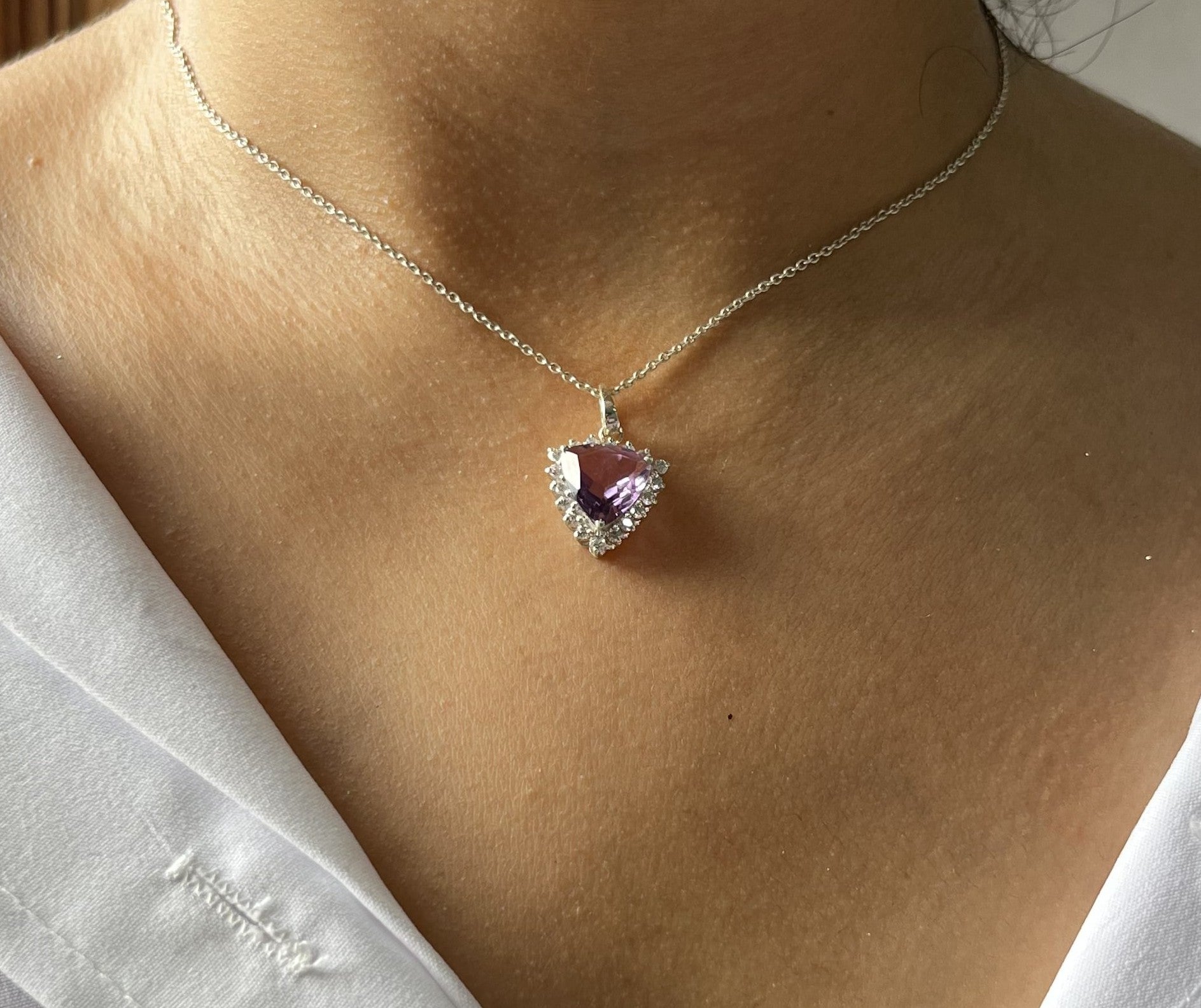 If you are searching for a wholesale silver jewelry manufacturer that offers custom gemstone jewelry production, this piece exemplifies the expertise required to create high-quality designs. The factory is equipped with the latest casting, polishing, and setting machinery, ensuring precision in every detail. We offer CAD jewelry rendering services, allowing designers to visualize their custom designs before mass production. Whether you are a jewelry retailer, e-commerce seller, boutique owner, or new design