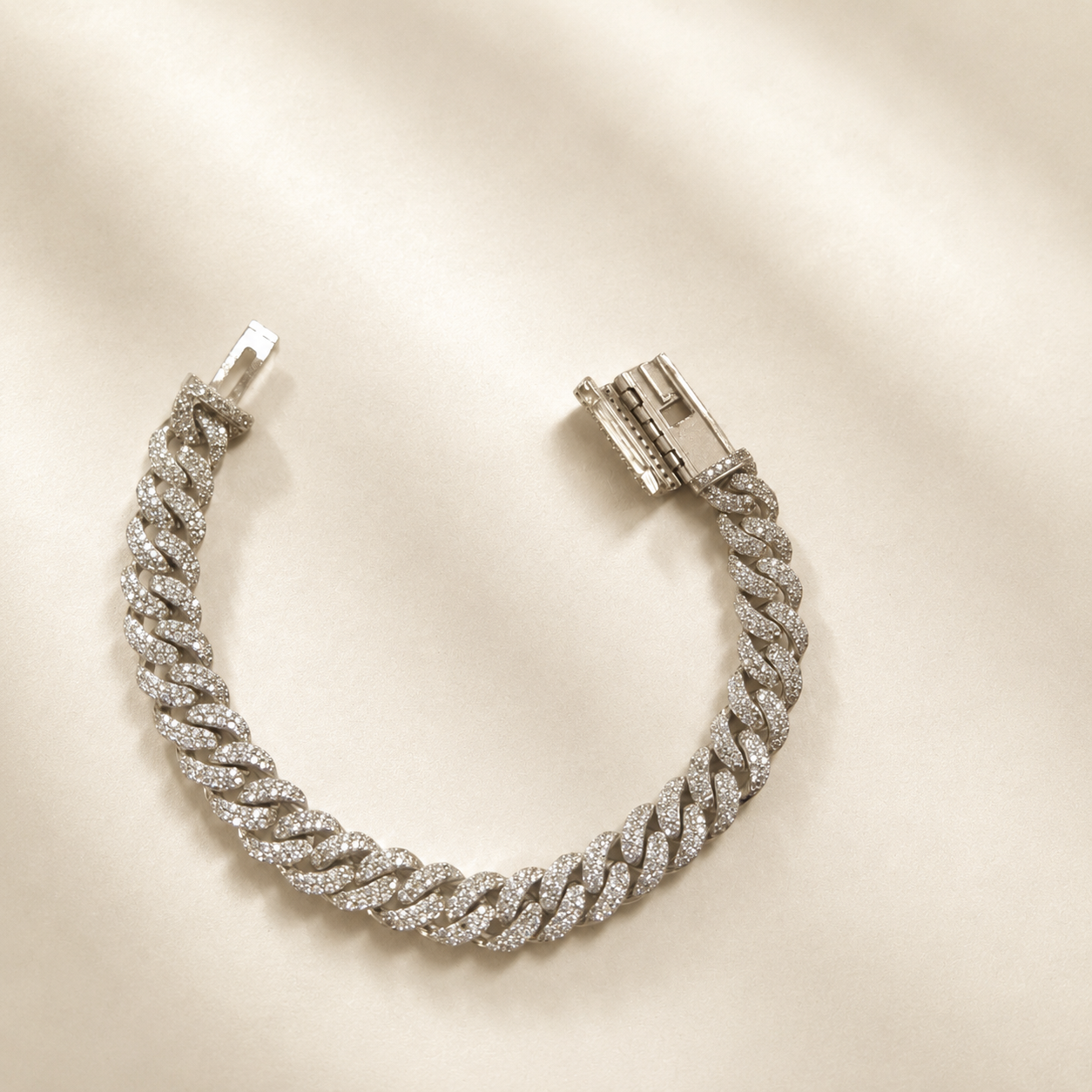 Designed with attention to detail, this mens chain bracelet offers durability, comfort, and long-lasting shine. The stylish silver bracelet for men is perfect for gifting to boyfriend, husband, fiance, brother, or father. This bracelet is one of the best birthday gift ideas for men who love fashionable accessories. The Cuban chain bracelet for men is also a perfect anniversary gift, Valentine gift, wedding gift, and luxury gift for him. This hip hop bracelet for men gives a rich and classy look that stands 
